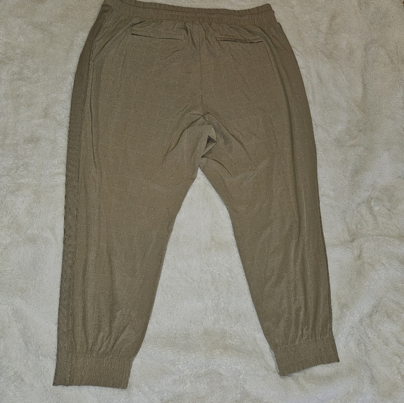 Athleta Brooklyn Textured Jogger Pants Silt Taupe Khaki Tan Women's Size 20 - Picture 13 of 15